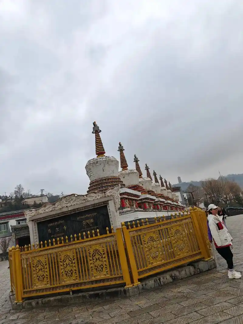 塔尔寺,开开眼界看看纯金做的金瓦屋顶佛堂. - 抖音