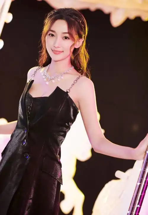 李若宁黑色吊带礼服性感写真图片67