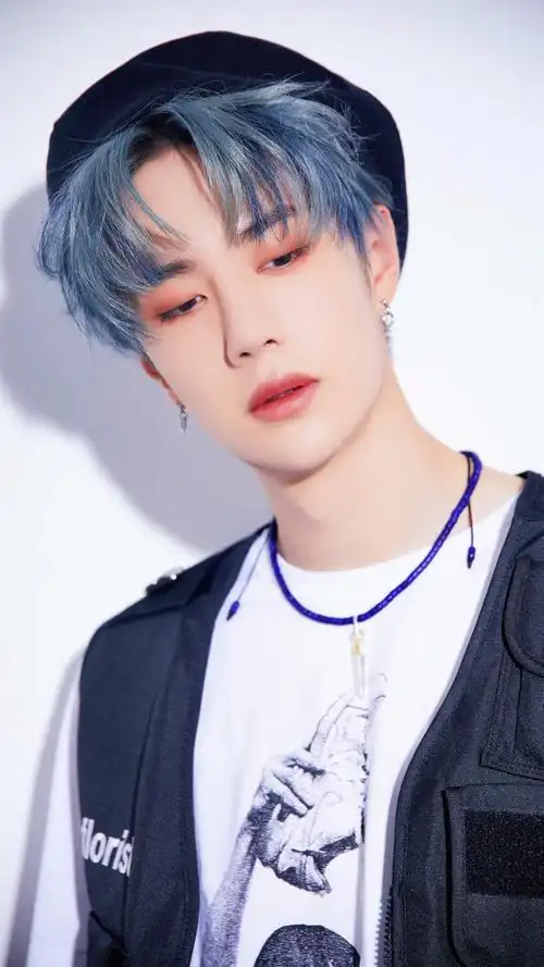 创造101王老师 官图修图 @uniq-王一博 cr:惟珍 禁二改