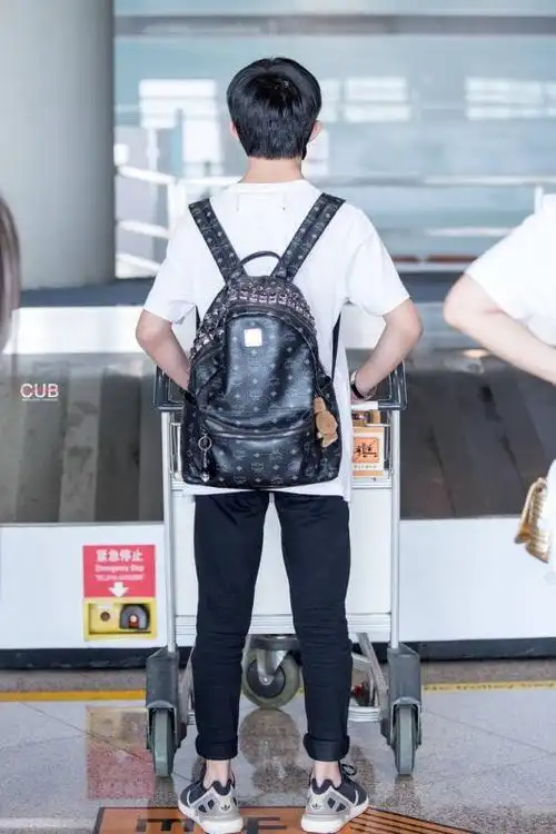 这就是街舞易烊千玺穿的什么鞋子易烊千玺街舞鞋子盘点