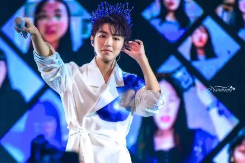 01 王俊凯2019无边界演唱… - 堆糖,美图壁纸兴趣社区