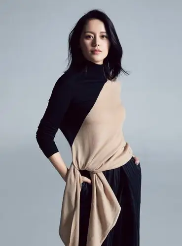 王力可最新写真温婉大气 慵懒演绎攻甜女神范