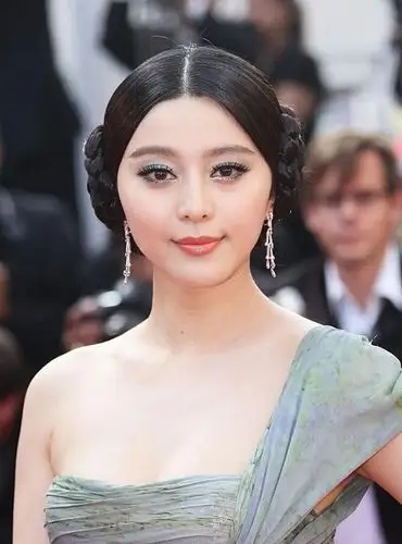 范冰冰早期出席活动照片,美若天仙来形容她,一点也不夸张