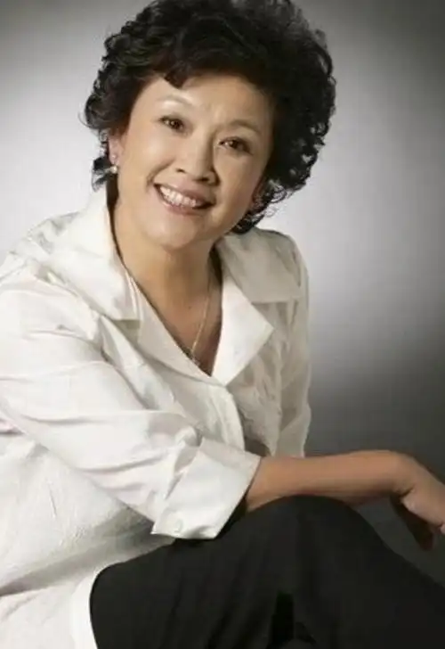 宋春丽是演艺圈的著名演员,参演过《便衣警察》,《风雨丽人》,《红颜