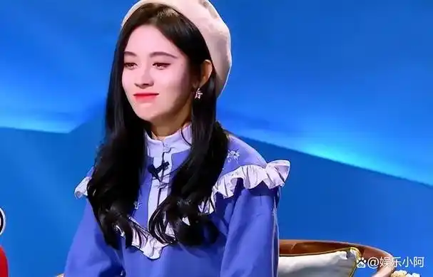 自出道以来,鞠婧祎被塑造成"四千年一遇的美女",这个形象被曝出了无数