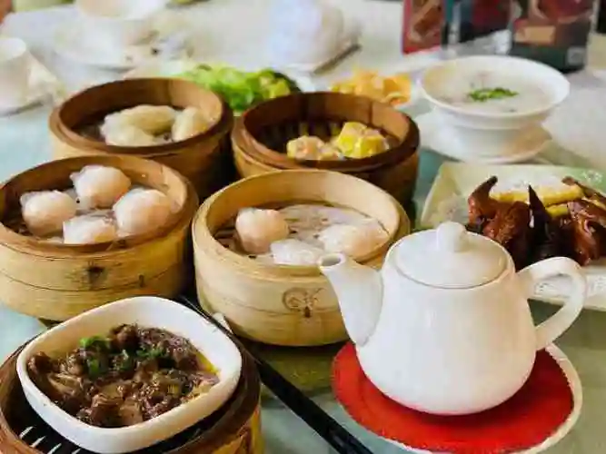 潮福城大酒楼(阳光城店)-"人很挤,离家近,口味还好,价格偏高!