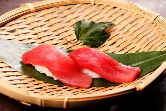 金枪鱼手握寿司