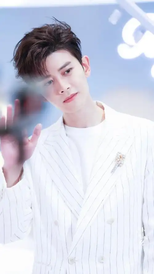 rogervivier品牌代言人任嘉伦##任嘉伦伍赓