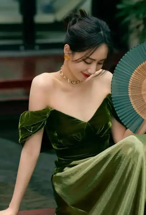 "人美歌甜"刘惜君的性感一面,长发短发都非常好看,养眼