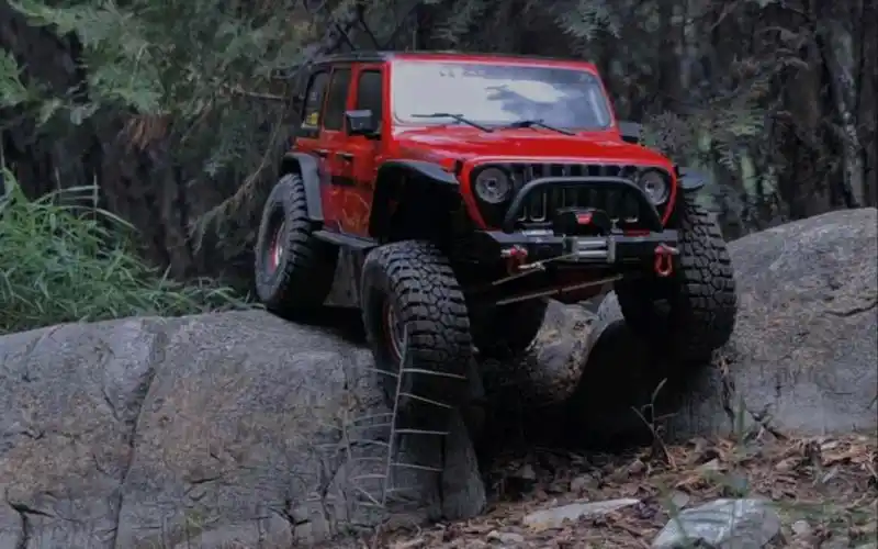 46寸大脚牧马人卢比肯岩石攀爬