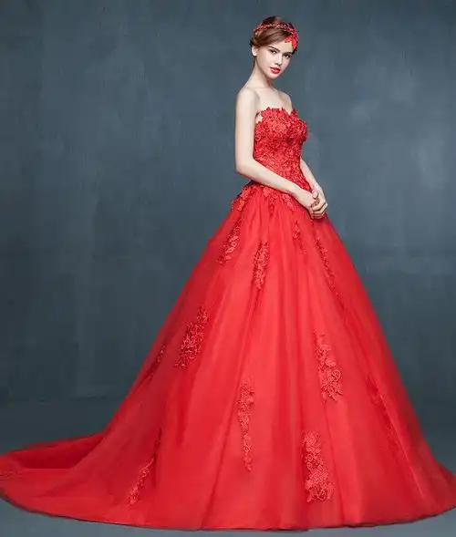 飘逸的红色婚纱