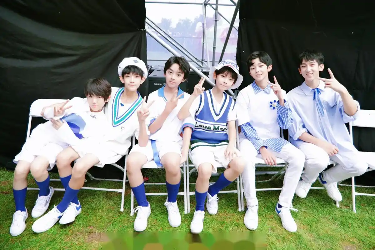 湖南卫视春晚 【追梦少年】yhboys组合平均年龄十岁出