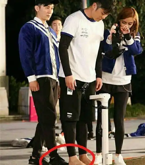 奔跑吧即将开播陈赫自曝体重,鹿晗划桨超帅,邓超开玩笑回归母校_标题