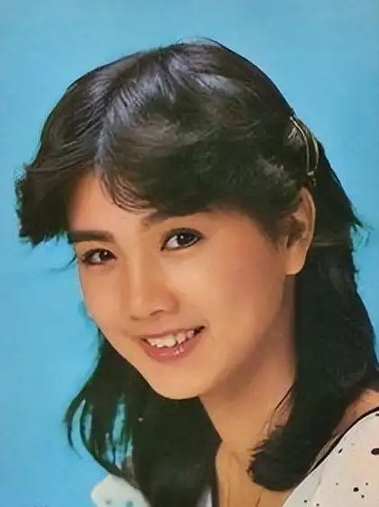她是70年代台湾最红的女星长相甜美清纯被誉为学生情人