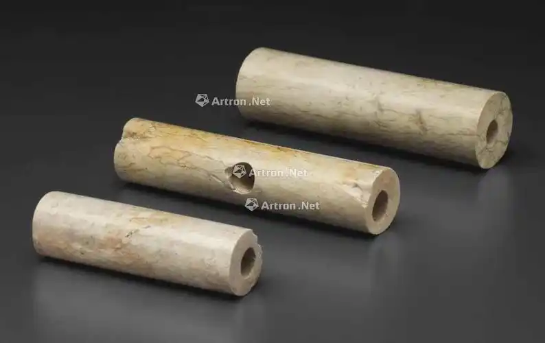 新石器时代 良渚文化 玉管形饰 (三件)估价6,000-8,000usd36,885-49