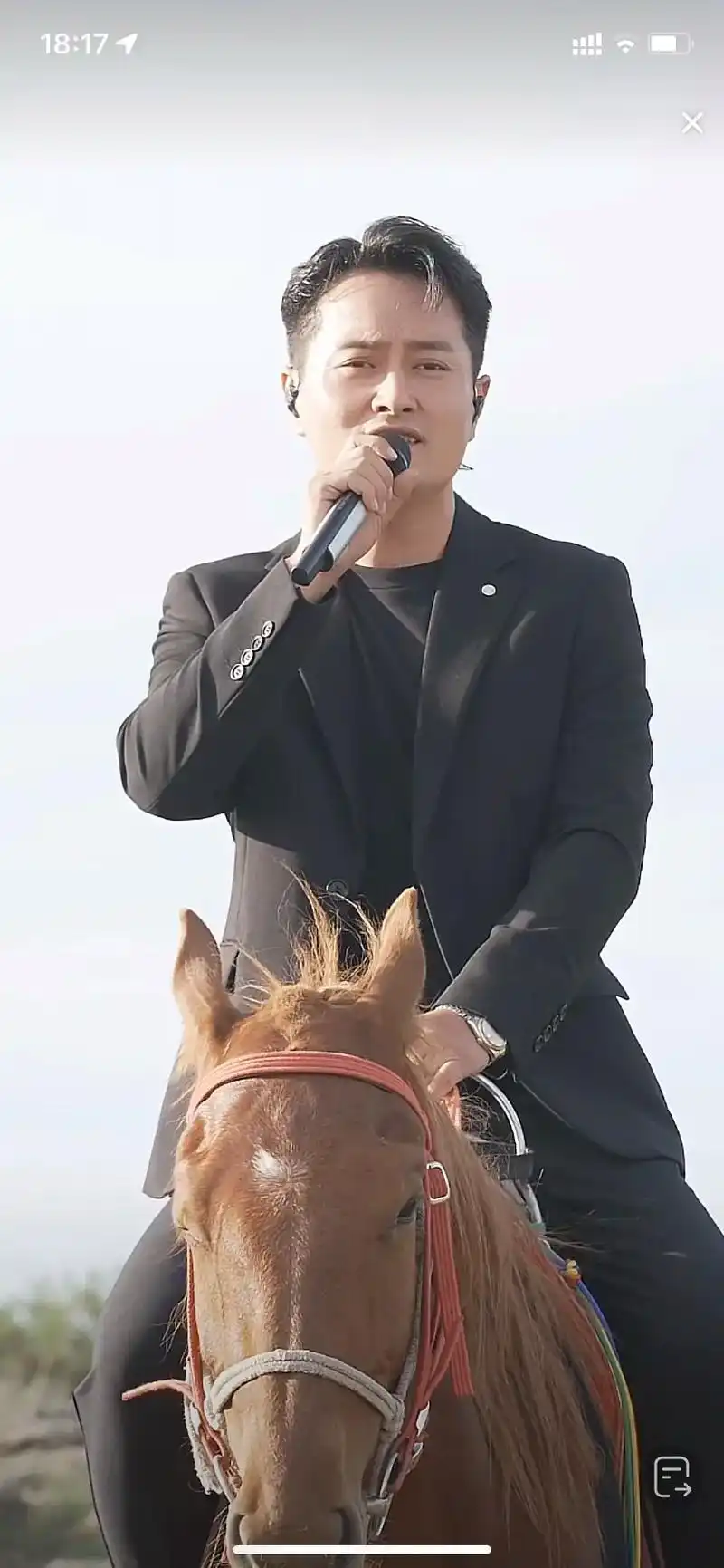 中央三台 #热门音乐97 #真人真唱 @歌手云飞 @泓慧  - 抖音