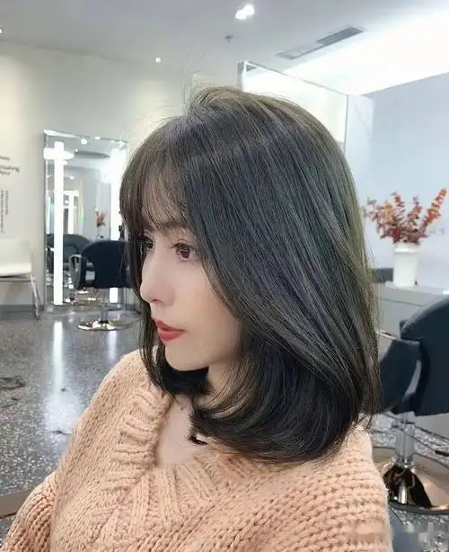 2021春天最火"搭肩烫"_发型