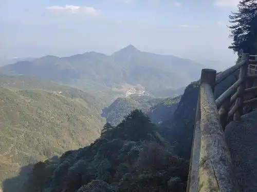 其它 游江西·明月山 写美篇  明月山山顶悬崖峭壁.