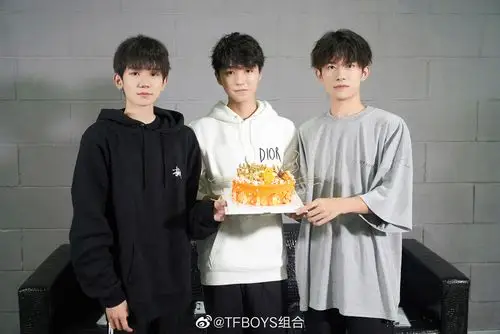 tfboys三人将在尖叫之夜团聚王源要回国合唱曲目已出