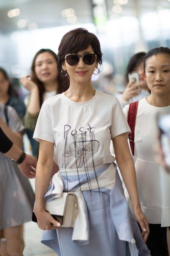 63岁赵雅芝,无ps近照曝光真实一面,网友:看完我惊呆了