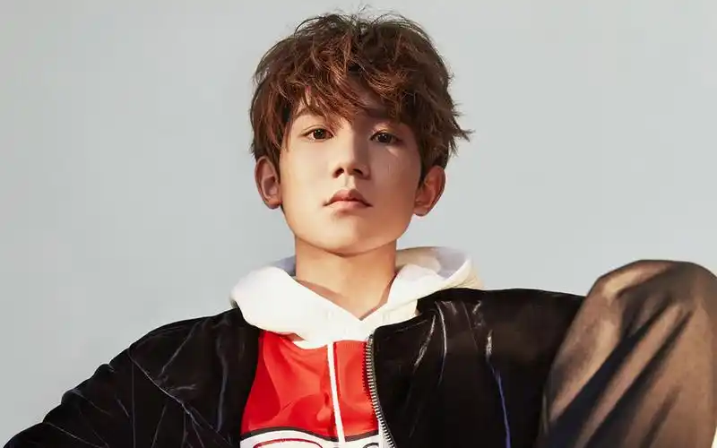 王源冷峻帅气写真图片桌面壁纸