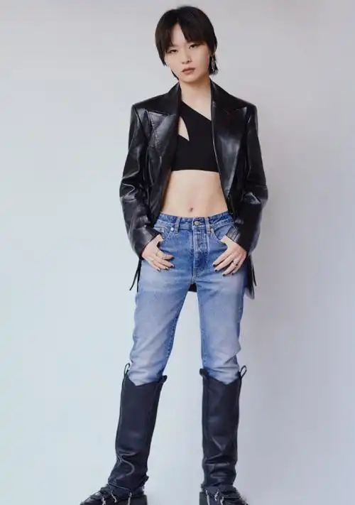 周笔畅终于正视自己挑战无痕裙大秀女人味转身后叫人看呆