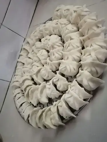 纯手工包面饺子