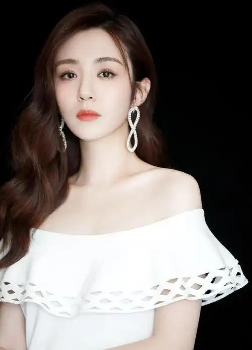 看到王晓晨大学证件照就明白为何都愿意和她交朋友尤其是男生