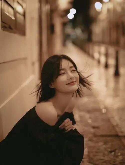 时尚##李一桐短发夜景氛围感随拍