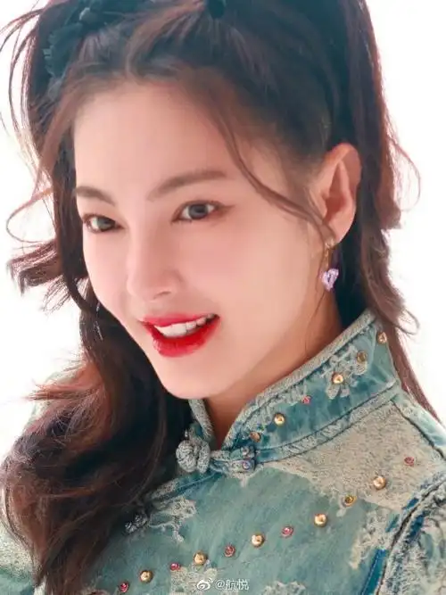 张雨绮双马尾旗袍造型##今日妆容##张雨绮