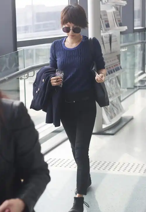 马伊琍穿贴身衣秀身材 见镜头露笑可爱满分 - 星辰影院