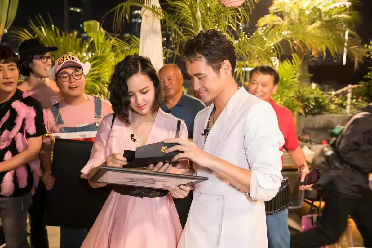 张歆艺袁弘在线撒狗粮穿婚鞋参加浪姐伴郎团至今无人超越