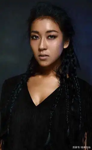 吉克隽逸素颜出镜头认不出,与以往的形象大不相同