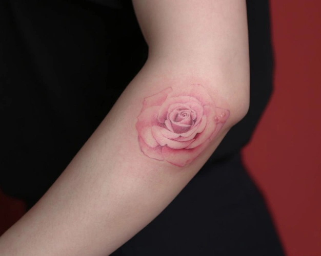 最新玫瑰花纹身图集适合女生的玫瑰花纹身图案3