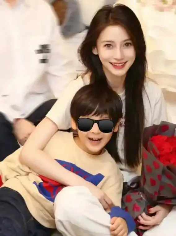 黄晓明与 angelababy 离婚后罕见同框