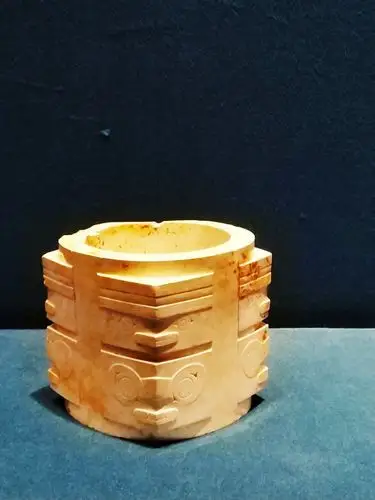 神人兽面纹玉琮,良渚文化,瑶山遗址采集,余杭博物馆藏