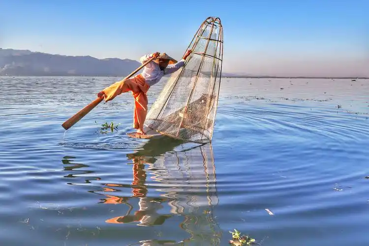 湖面的芭蕾-茵莱湖传统捕鱼表演