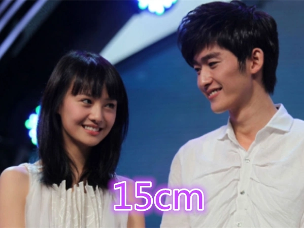 没想到剧外也真的在一起了,并且两人之间15cm的身高差也显得