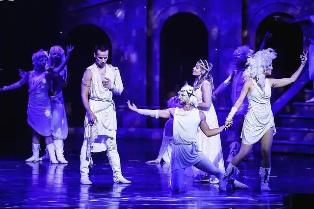 法语原版音乐剧《罗密欧与朱丽叶》在西安唱响对命运的抗争