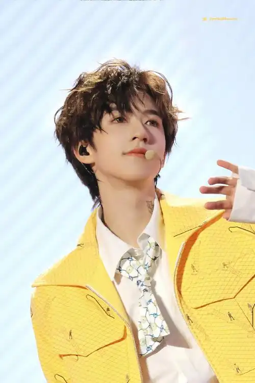 贺峻霖 梦蝶破笼##贺峻霖饭撒小天使##时代少年团叁重楼暨出道四周年