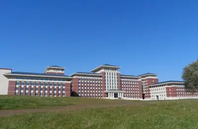 吉林大学商学院2018年招聘海外博士启事