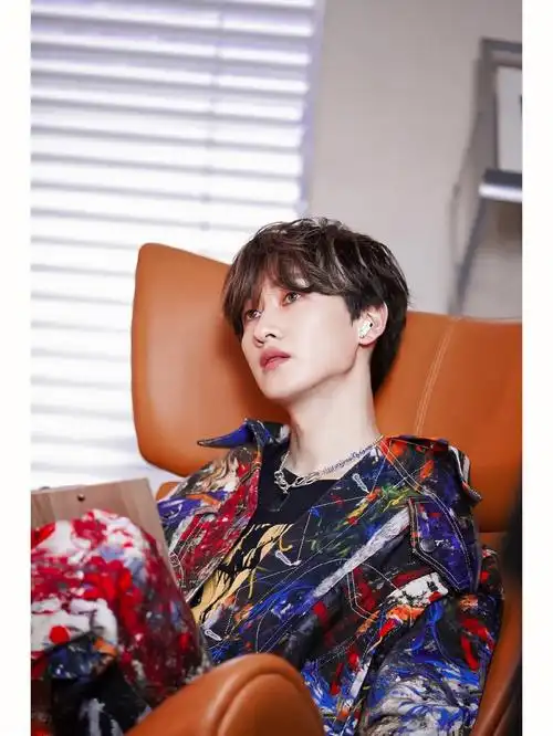 这颜值就很绝绝子#银赫  #李赫宰