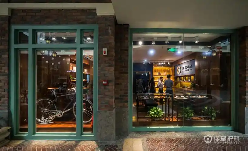 复古时尚风格男士西装店门面装修效果图-店面装修效果图-保驾护航装修