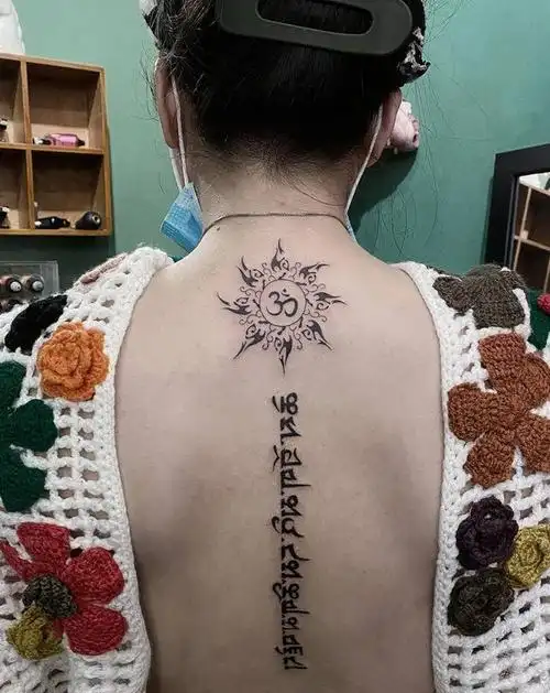 藏文纹身图片_背部图腾纹身图案