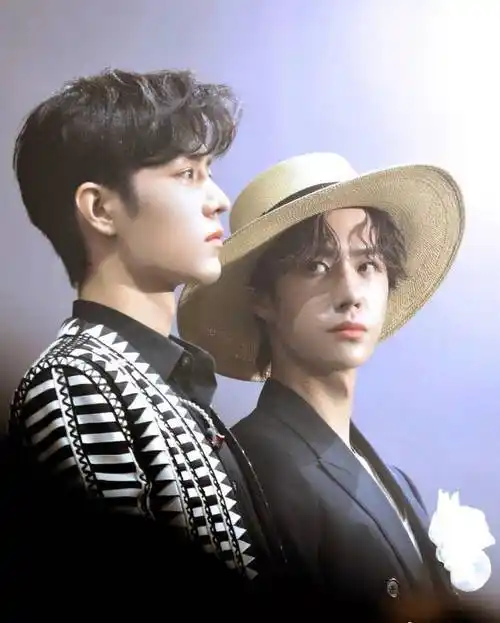 路飞装,太适合弟弟了,哥哥,真的是国泰民安的脸啊嘿嘿嘿,下班了有点