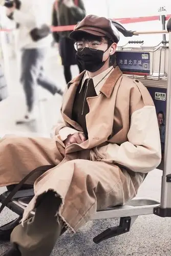 想要分享一些我巨巨巨喜欢的张嘉元的戴眼镜帅照快来收图60评论欢迎