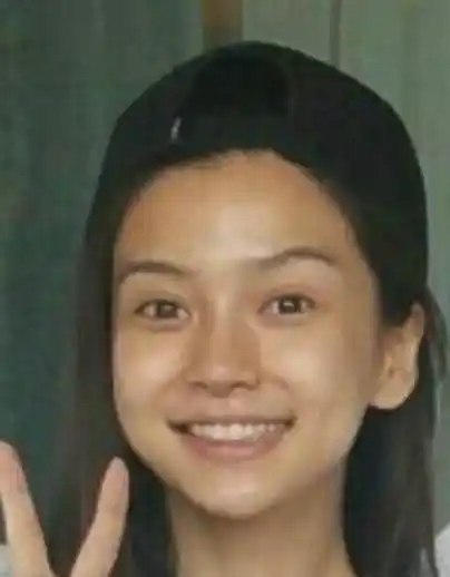 杨颖一直是整容界的模本,因为她长得太美啦,整个人非常的精致,但卸妆