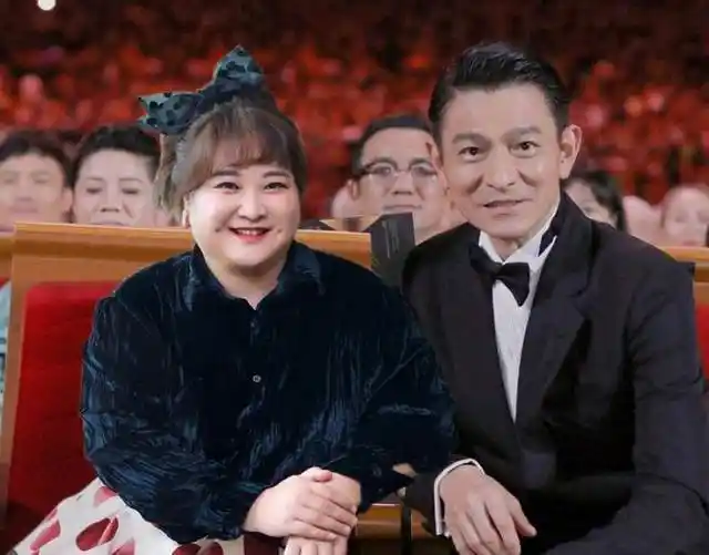 贾玲炫耀自己被刘德华表白,明星和粉丝发图反击,酸味十足太搞笑