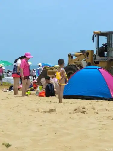 有一个光屁屁小孩真不怪晒