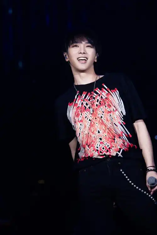 华晨宇《歌手2》帅气高清图片